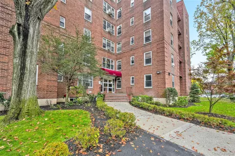 27-05 Parsons Blvd #6F, Flushing, NY 11354