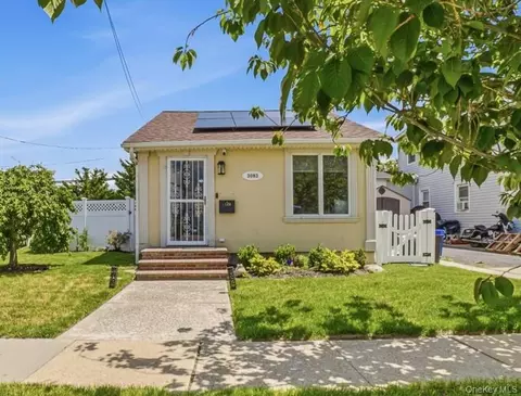 3093 Royal Ave, Oceanside, NY 11572