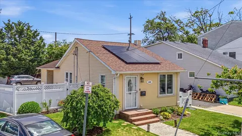 3093 Royal Ave, Oceanside, NY 11572