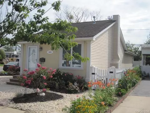 3093 Royal Ave, Oceanside, NY 11572