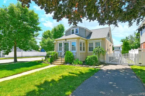 2478 S Saint Marks Ave, Bellmore, NY 11710