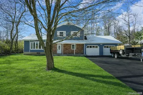 36 Ironworks Rd, Monroe, NY 10950