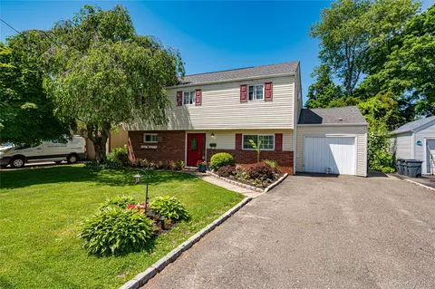 533 5th St, East Northport, NY 11731