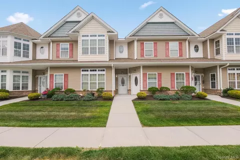 705 Egrets Lndg, Carmel, NY 10512