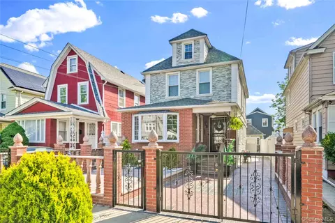 109-27 208th St, New York, NY 11429