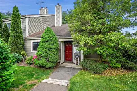 40 Bittersweet Ln, Lewisboro, NY 10590