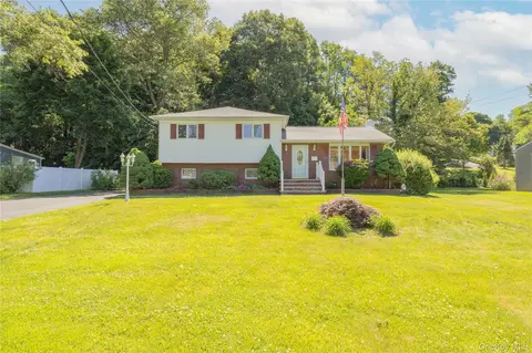 6 Beech St, Clarkstown, NY 10954