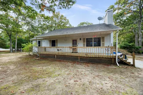 1 Amagansett Dr E, East Hampton, NY 11937