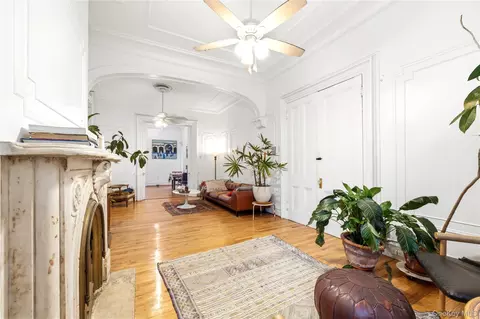 977 Lorimer St, Brooklyn, NY 11222
