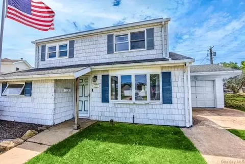 4236 Clarissa Rd, Bethpage, NY 11714