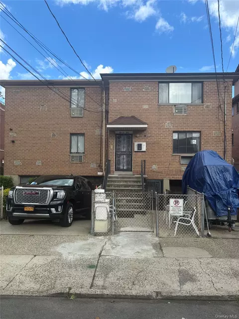5831 136th St, Flushing, NY 11355