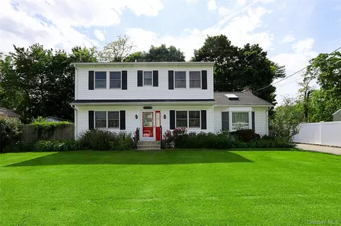 1372 Pine Dr, Bay Shore, NY 11706