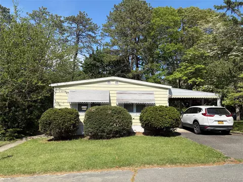 525123 Riverleigh Ave, Riverhead, NY 11901
