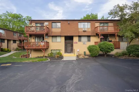 386 Richard Ct, Pomona, NY 10970