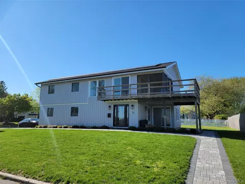 23 Dalny Pl, Sayville, NY 11782