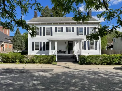21 Leonard St, Beacon, NY 12508