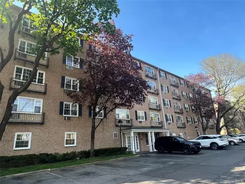 2 Consulate Dr, Eastchester, NY 10707