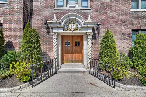 42 Pondfield Rd W #4F, Yonkers, NY 10708