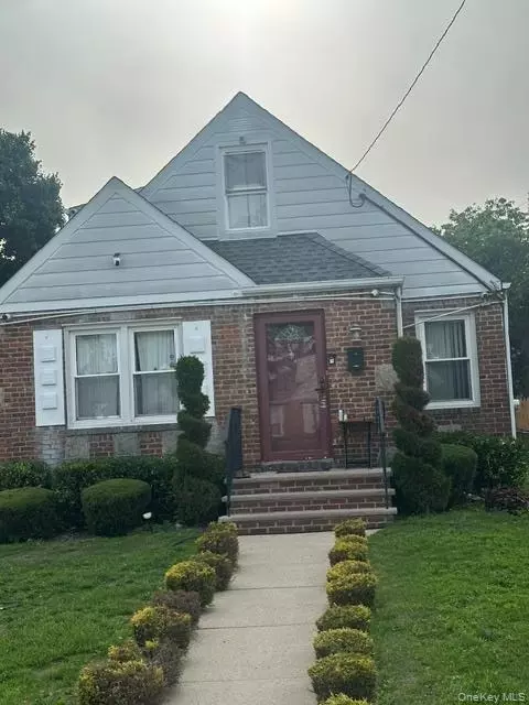 58 N Montgomery St, Valley Stream, NY 11580
