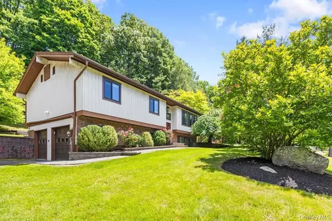 16 Brookside Dr, Pomona, NY 10970