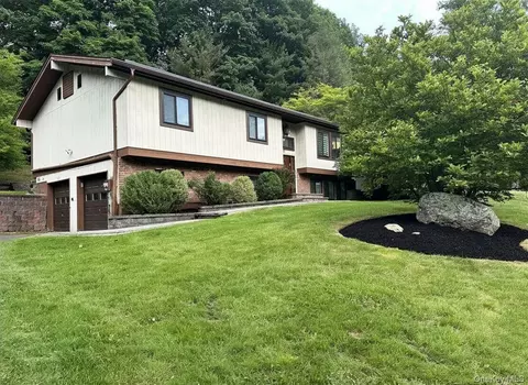 16 Brookside Dr, Pomona, NY 10970