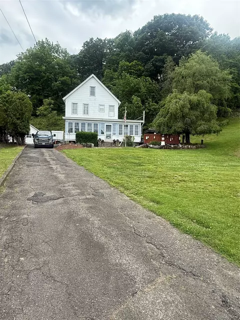 27 Free Hill Rd, Tomkins Cove, NY 10986