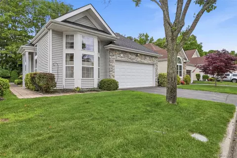 544 Leisure Dr, Ridge, NY 11961
