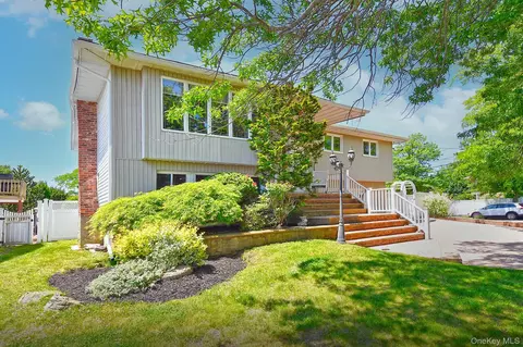 2167 Legion St, Bellmore, NY 11710