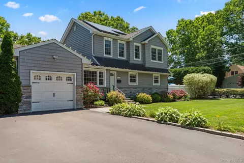 58 Roseville Ave, Saint James, NY 11780