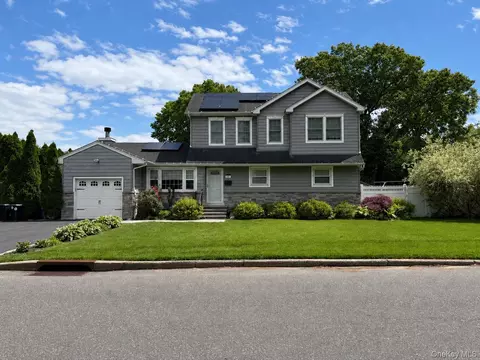 58 Roseville Ave, Saint James, NY 11780