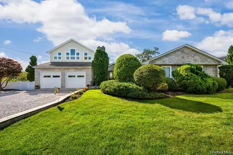 144 Crystal Beach Blvd, Moriches, NY 11955