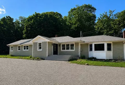 280 Holbrook Rd, Lake Ronkonkoma, NY 11779