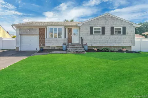 205 Villa Ave, Deer Park, NY 11729