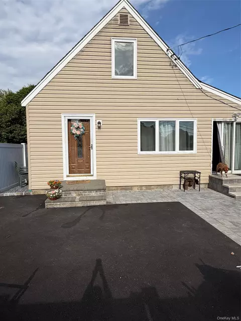 8 Johnson Pl #A, Baldwin, NY 11510
