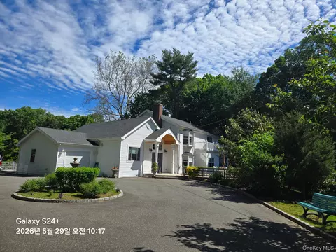 249 Cold Spring Rd, Syosset, NY 11791