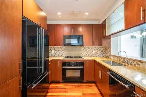 175 Huguenot St #1607, New Rochelle, NY 10801