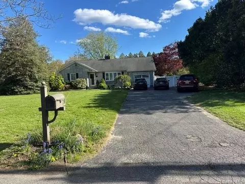 20 Bayside Ave, Medford, NY 11763