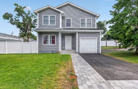 9 Okane St, Central Islip, NY 11722