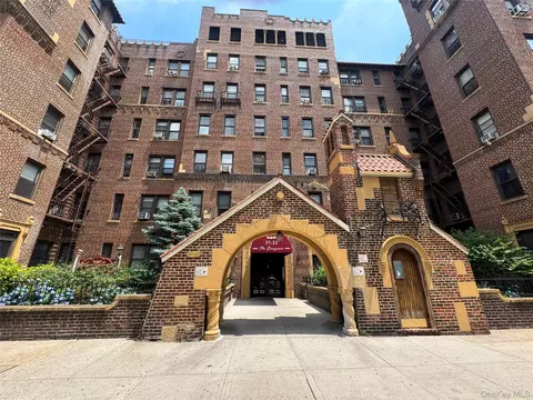 37-21 80th St #1R, Jackson Heights, NY 11372