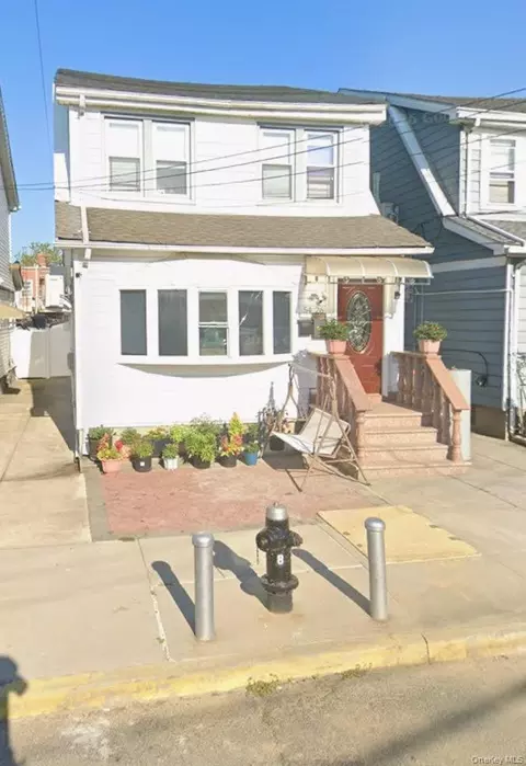 5426 152nd St, Flushing, NY 11355