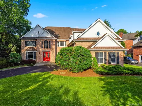19 Shelley Ln, Harrison, NY 10604