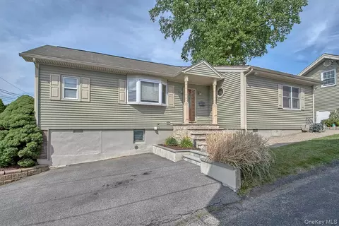 108 Lincoln Ave E, Harrison, NY 10604