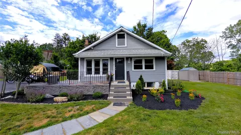 26 Roslyn Rd, Kent, NY 10512