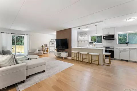 412 Benedict Ave #2B, Greenburgh, NY 10591