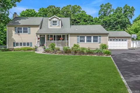 14 Brittany Ct, Northport, NY 11768