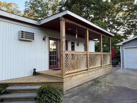 18 Periwinkle, Bohemia, NY 11716