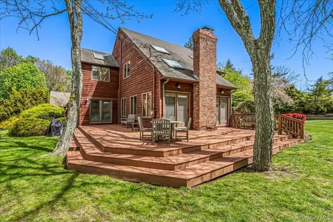 47 Main St, Setauket, NY 11733