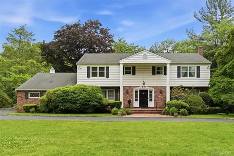 14 Oak Ln, Glen Head, NY 11545