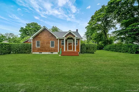 75 Champlin Ave, Bellport, NY 11713