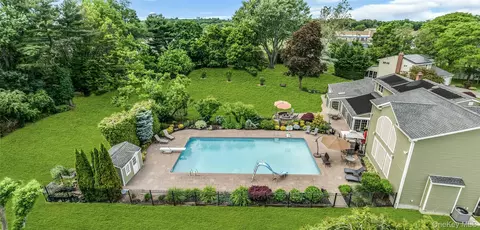 Exterior - 2 Eton Ct, Plainview, NY 11803 photo 12 of 13